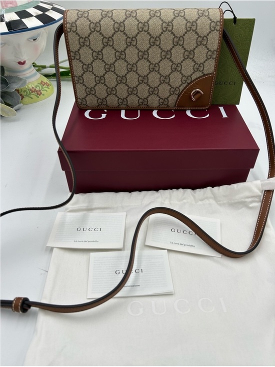 Gucci Handbags - Women's Gucci Beige GG Supreme Crossbody wallet in a strap . NWT